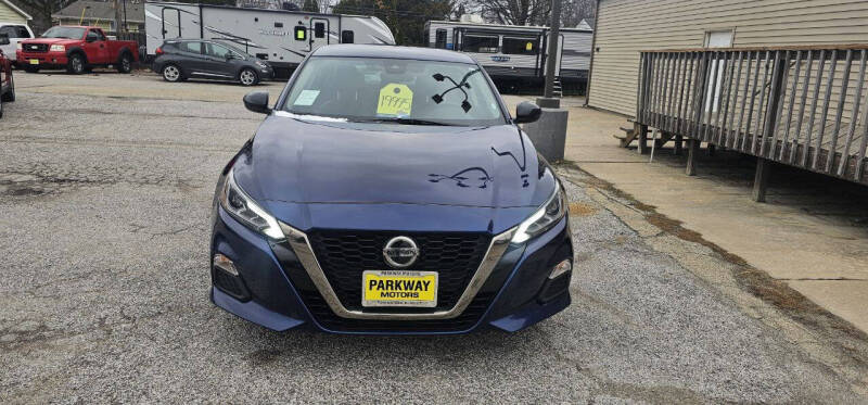 2021 Nissan Altima SR photo 2