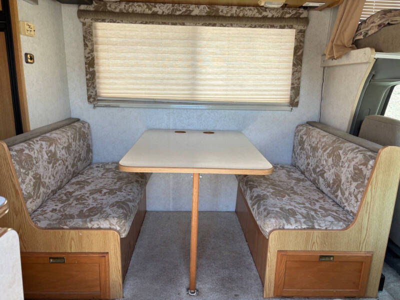 2000 Winnebago Minnie  C Chevy 24V
