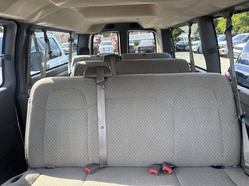 2025 Chevrolet Express LT 3500