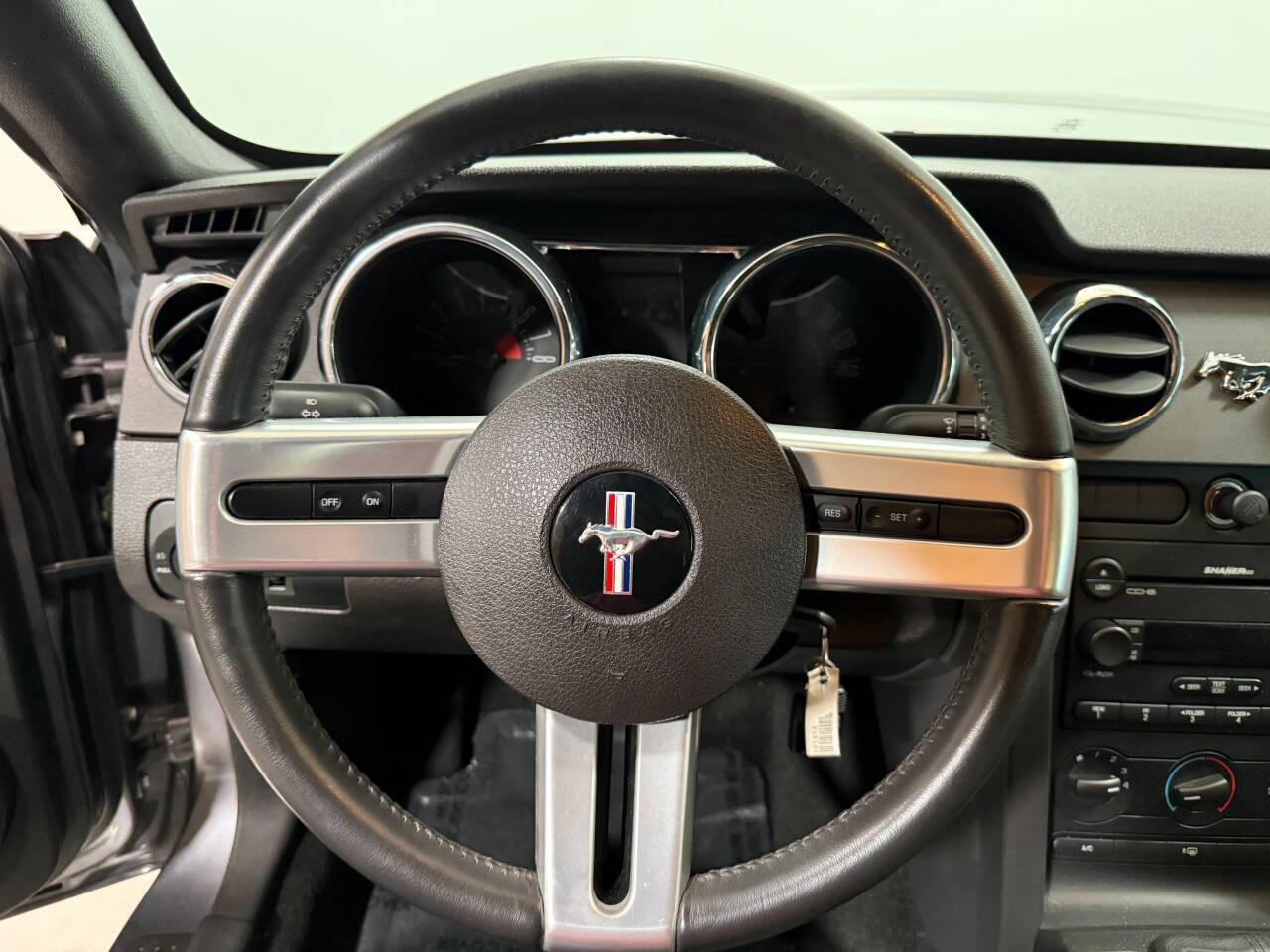 2007 Ford Mustang 38