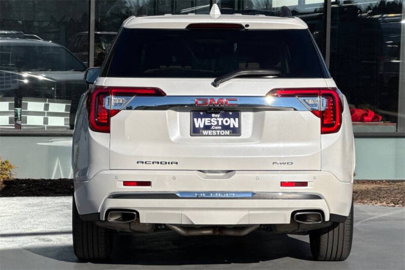 2022 GMC Acadia Denali