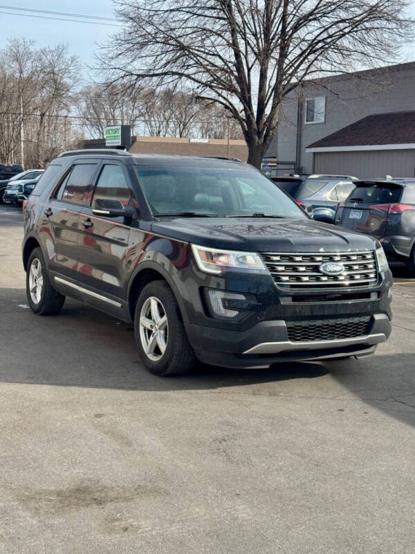 2017 Ford Explorer for sale at MIDWEST CAR SEARCH in Fridley MN
