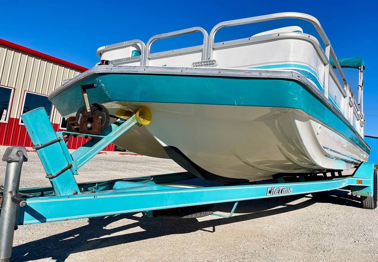 1994 Hurricane Fun Deck 206 for sale at Truman Lake Marine in Warsaw, MO