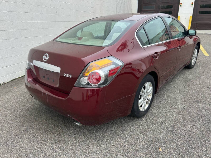 2011 Nissan Altima S photo 4