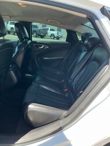 2016 Chrysler 200 Limited