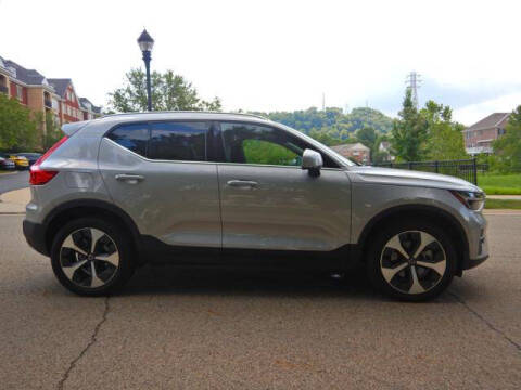 2025 Volvo XC40 B5 Plus Bright Theme