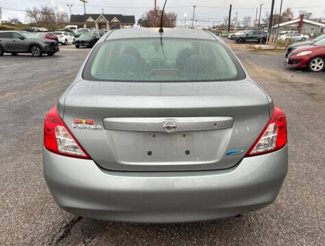 2013 Nissan Versa 1.6 S