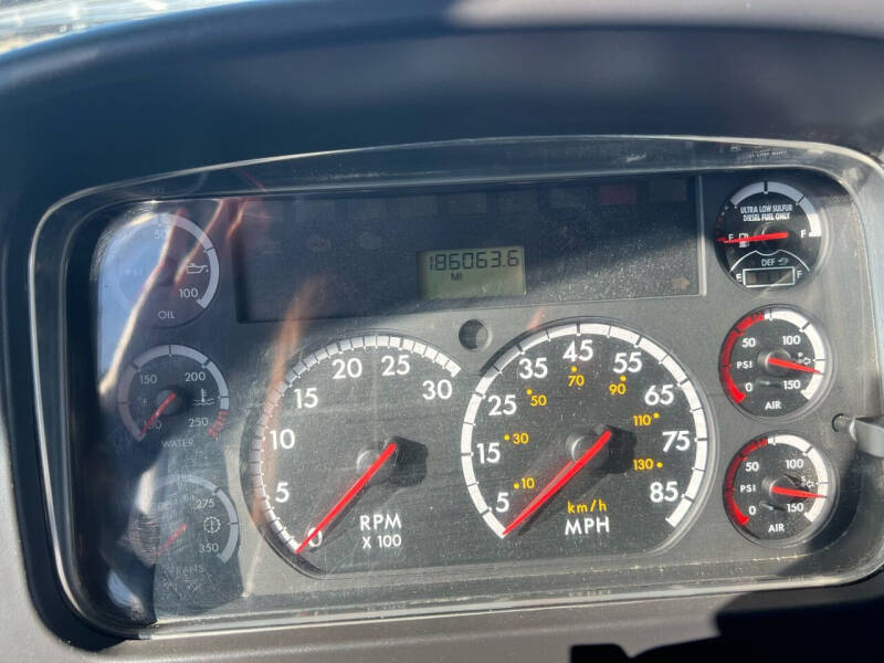 2012 Freightliner M2 106