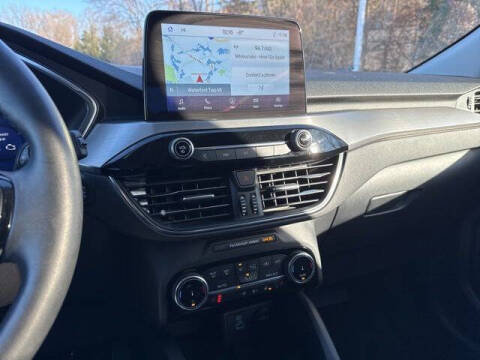 2022 Ford Escape Hybrid Titanium