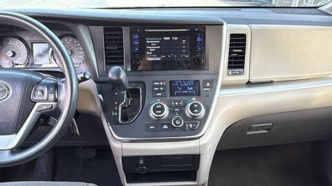2017 Toyota Sienna L 7-Passenger