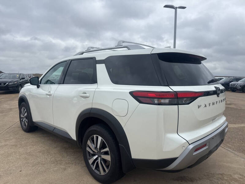 2024 Nissan Pathfinder SL