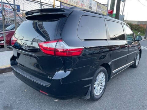 2016 Toyota Sienna XLE Premium 8-Passenger
