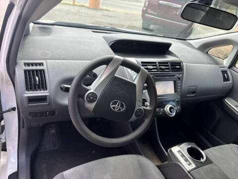 2014 Toyota Prius v Two