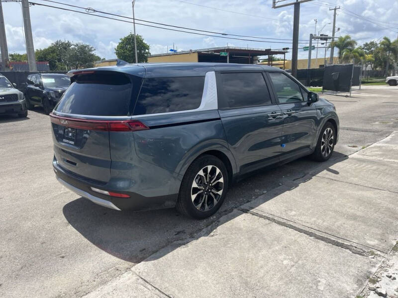 2024 Kia Carnival EX