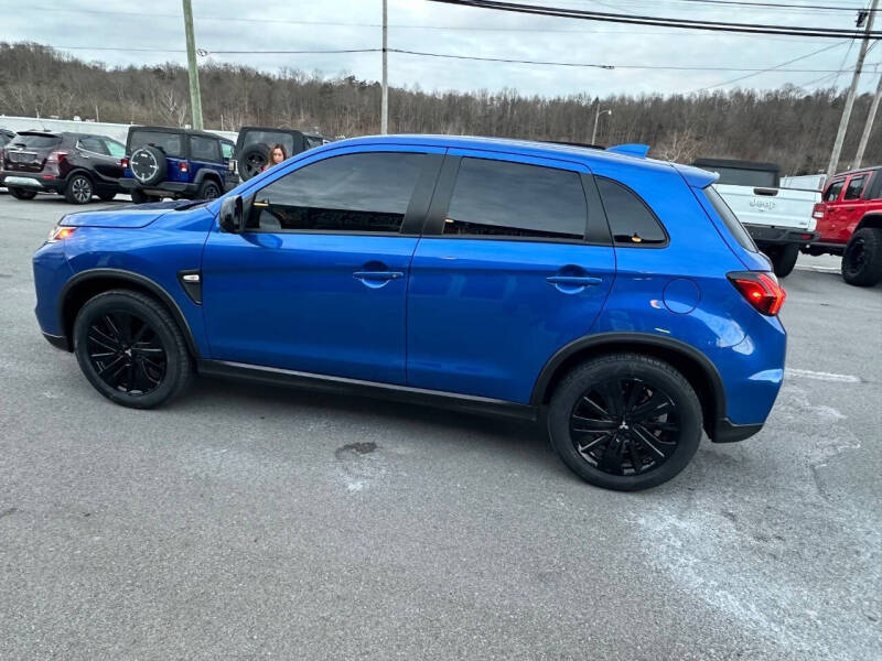 2024 Mitsubishi Outlander Sport LE's photo