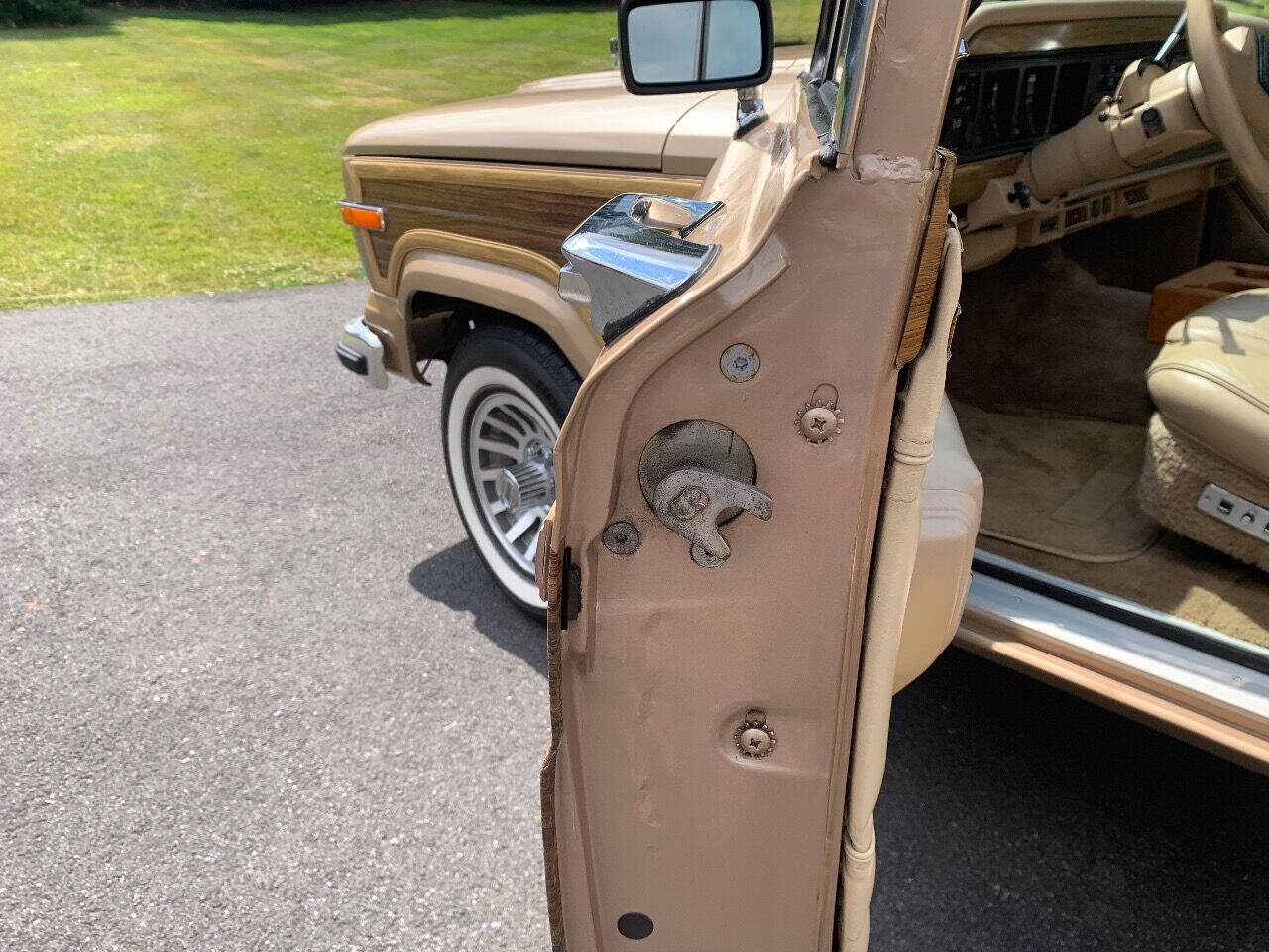 1989 Jeep Grand Wagoneer 48