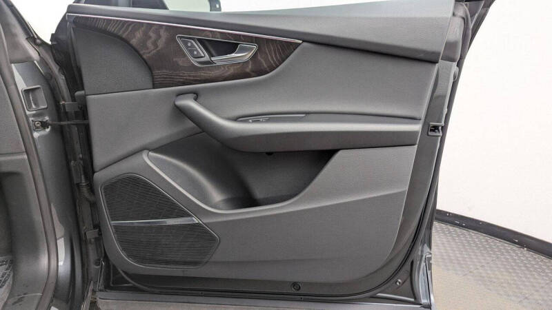 2022 Audi Q8 quattro Premium Plus 55 TFSI