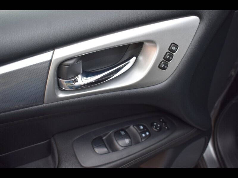 2019 Nissan Pathfinder SL