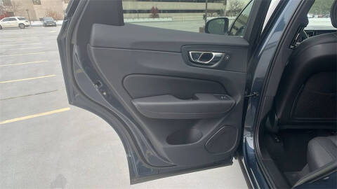 2022 Volvo XC60 B5 Momentum