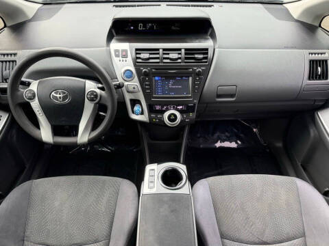 2013 Toyota Prius v Two