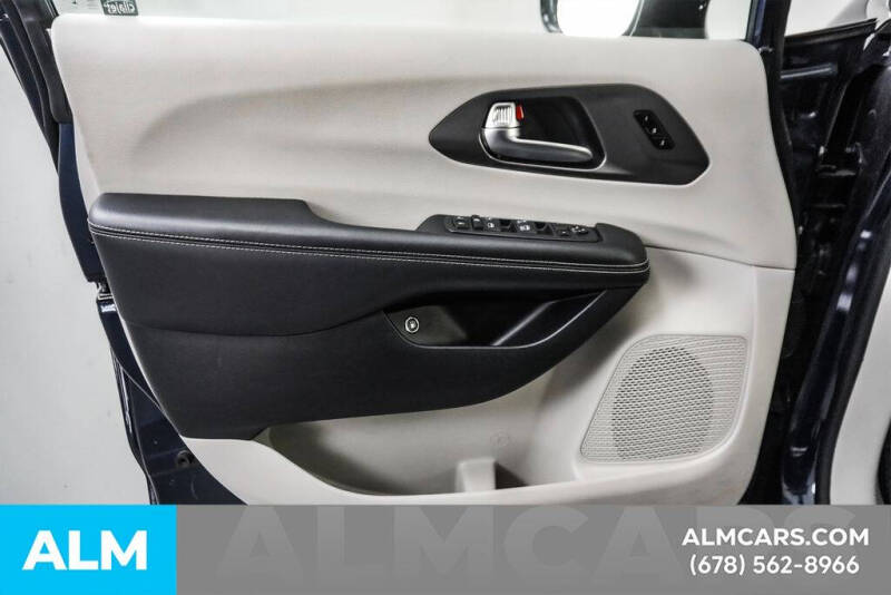 2024 Chrysler Pacifica Plug-In Hybrid Select