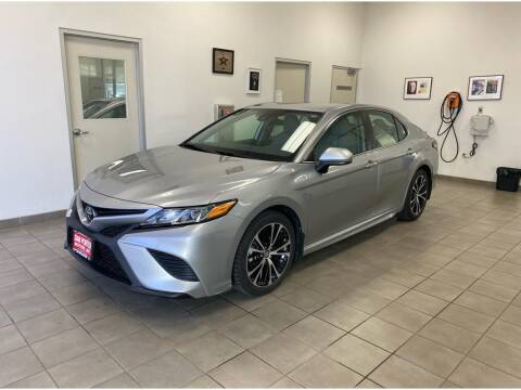 2019 Toyota Camry for sale at DAN PORTER MOTORS in Dickinson ND