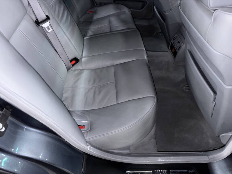 2001 BMW 7 Series 740i