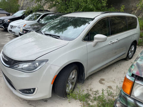 2017 Chrysler Pacifica for sale at Gilly's Auto Sales in Rochester MN