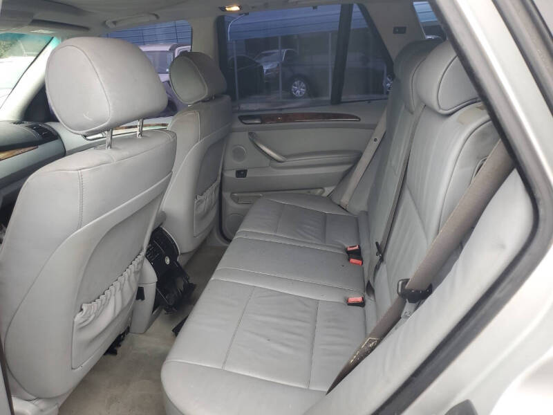 2005 BMW X5 4.4i