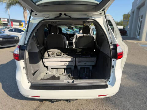 2016 Toyota Sienna LE 7-Passenger