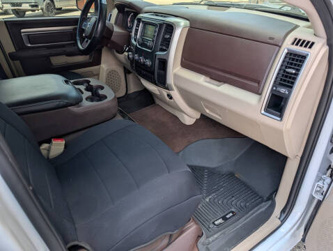 2016 RAM 1500 SLT