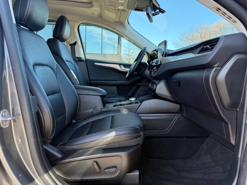 2022 Ford Escape Titanium