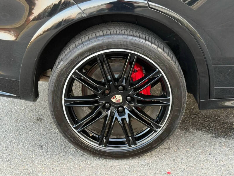 2013 Porsche Cayenne GTS