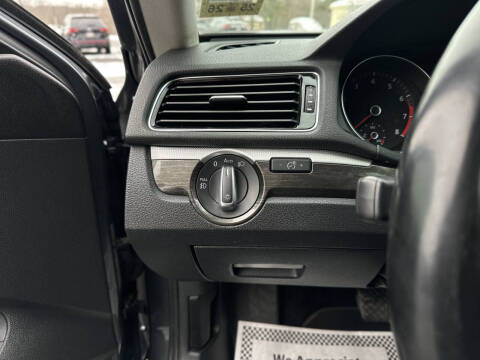 2018 Volkswagen Passat 2.0T SE