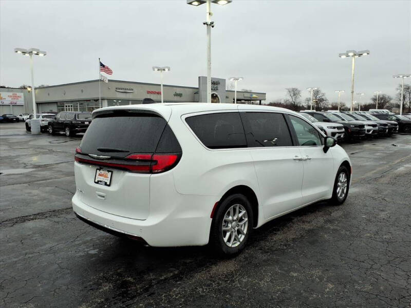 2026 Chrysler Pacifica Select