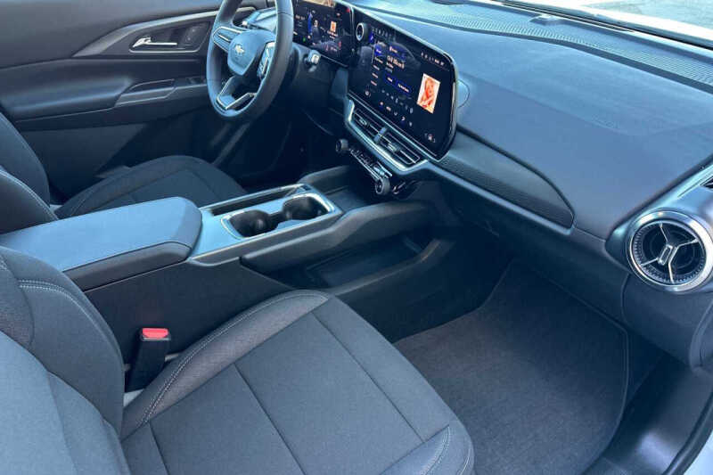 2026 Chevrolet Equinox EV LT 1