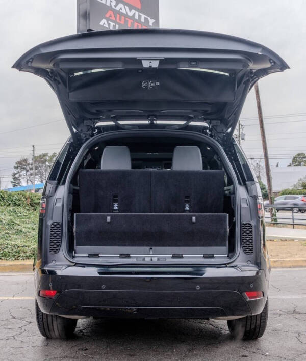 2023 Land Rover Discovery P300 S R-Dynamic