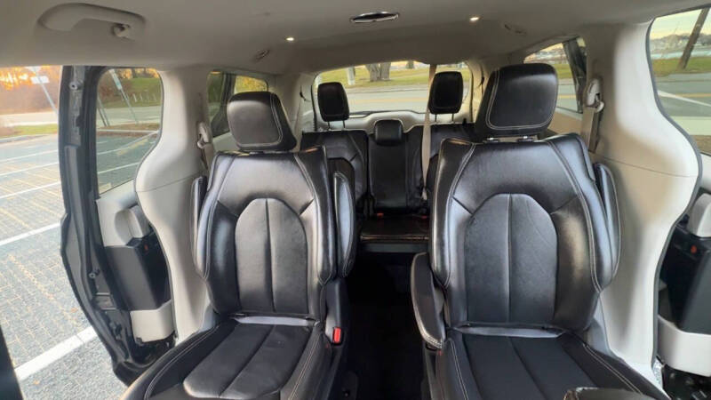 2022 Chrysler Pacifica Hybrid Touring L