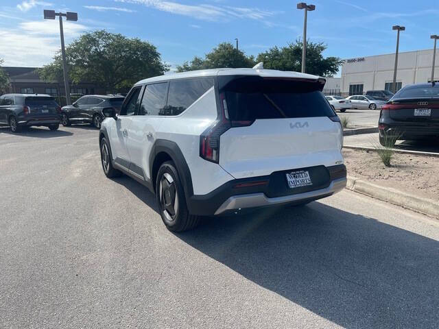 2024 Kia EV9 Light Long Range