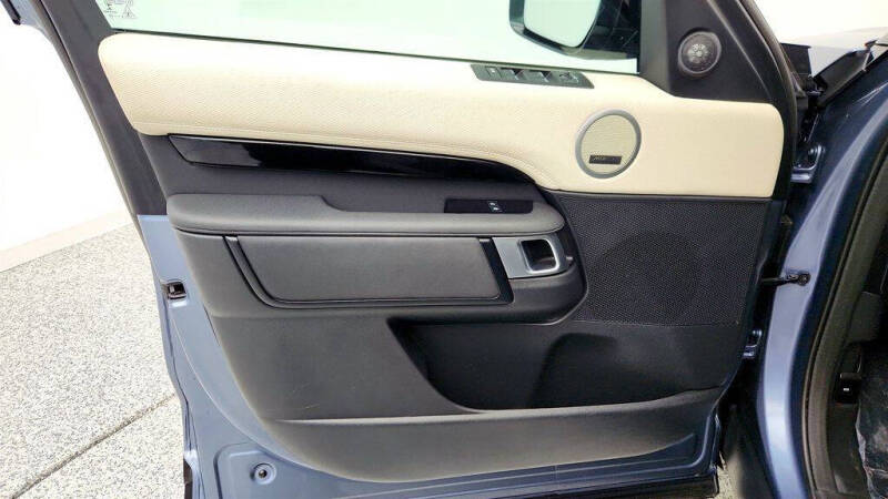 2023 Land Rover Discovery P300 S R-Dynamic