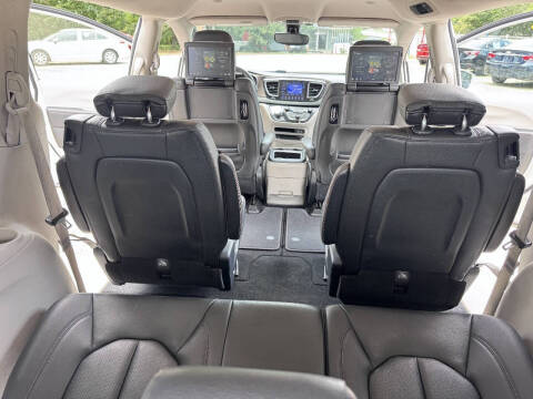 2017 Chrysler Pacifica Touring-L Plus