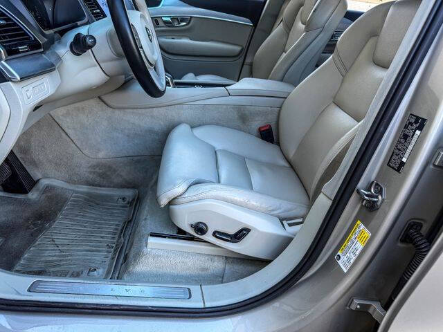 2016 Volvo XC90 T8 eAWD Momentum