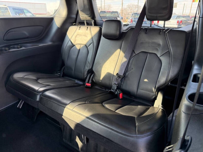 2025 Chrysler Pacifica Select