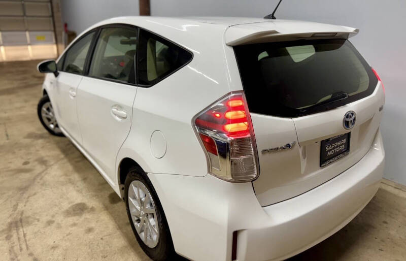 2015 Toyota Prius v Three