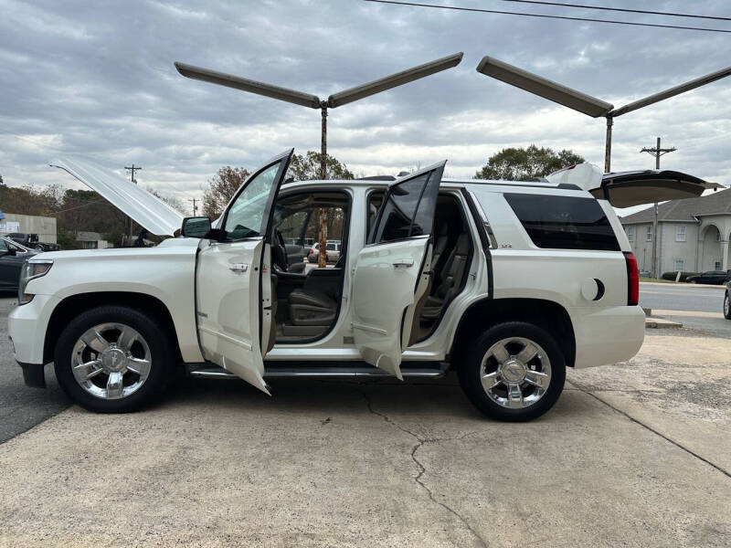 2015 Chevrolet Tahoe LTZ photo 14