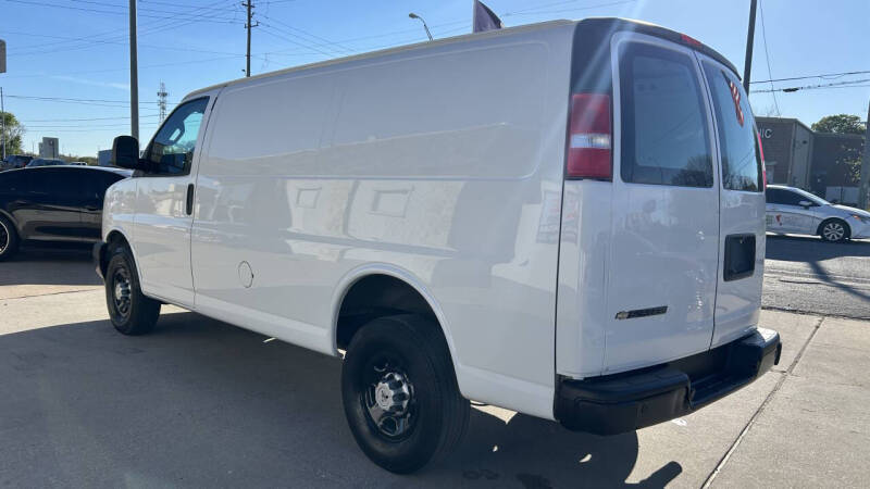 2022 Chevrolet Express 2500