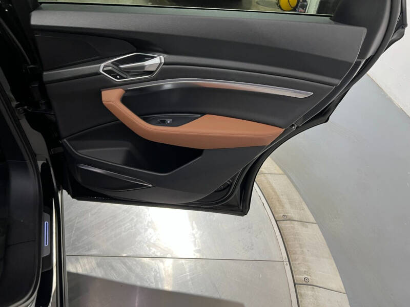 2019 Audi e-tron quattro Premium Plus