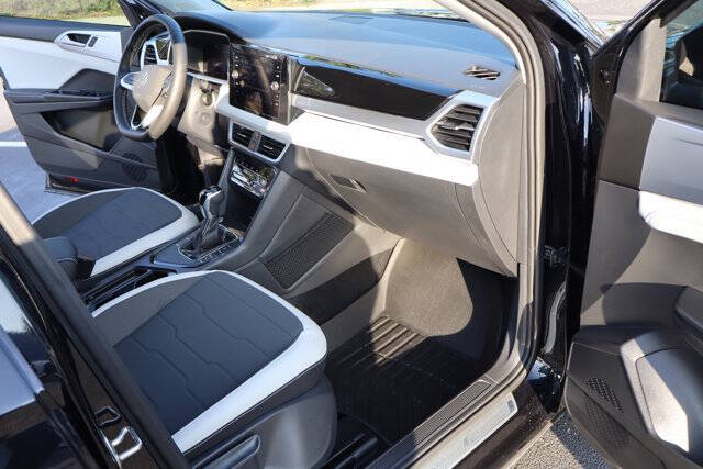 2025 Volkswagen Taos SE