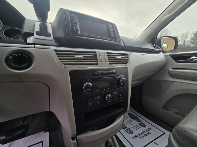 2011 Volkswagen Routan SEL