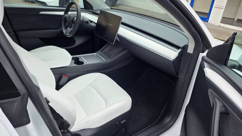 2024 Tesla Model Y Long Range